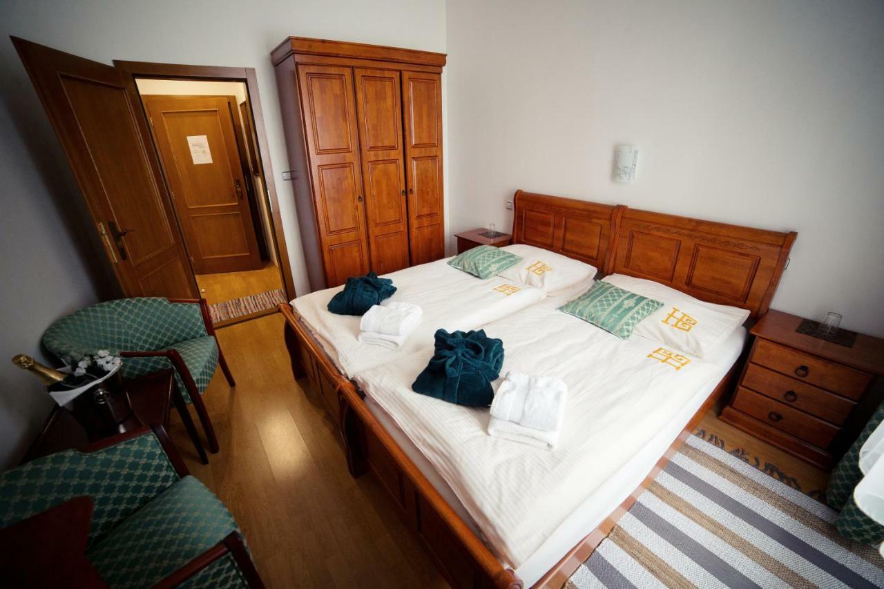Bristol Hotel 3*